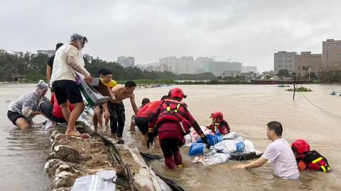 村主任撞人致死赔万后改判年