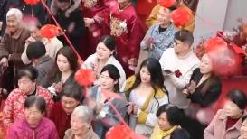 上海爷叔现身被大量股民围观