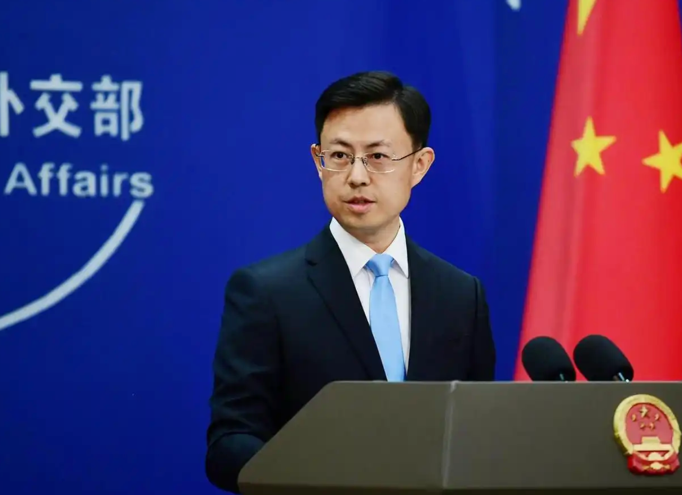 李沁妆造