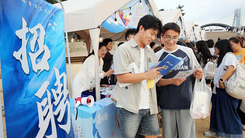 两岸学者齐聚重庆 共赏大足石刻艺术