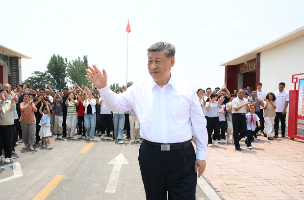 习近平等为受表彰的全国“两优一先”代表颁奖